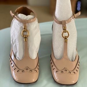 Chloe pump - mild beige with side buckle